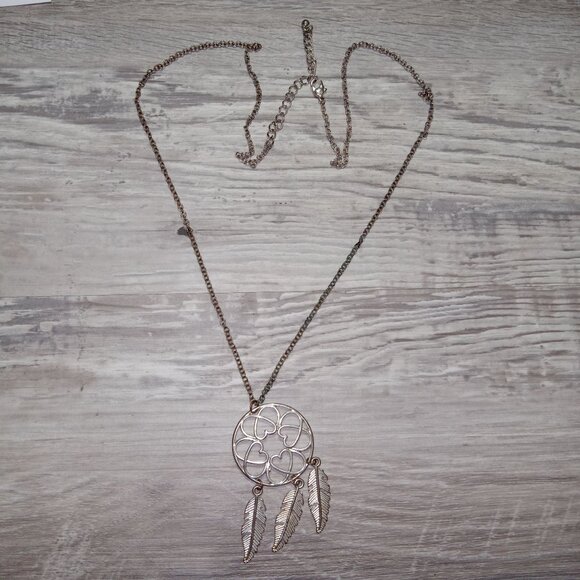 Vintage Dreamcatcher Pendant Necklace With Heart Design & Feather Charms Boho - Picture 6 of 7